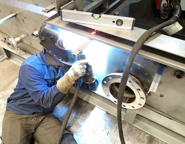 Specialist welder - Welded structures