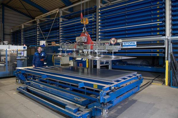 Storage of steel sheets before bending or folding